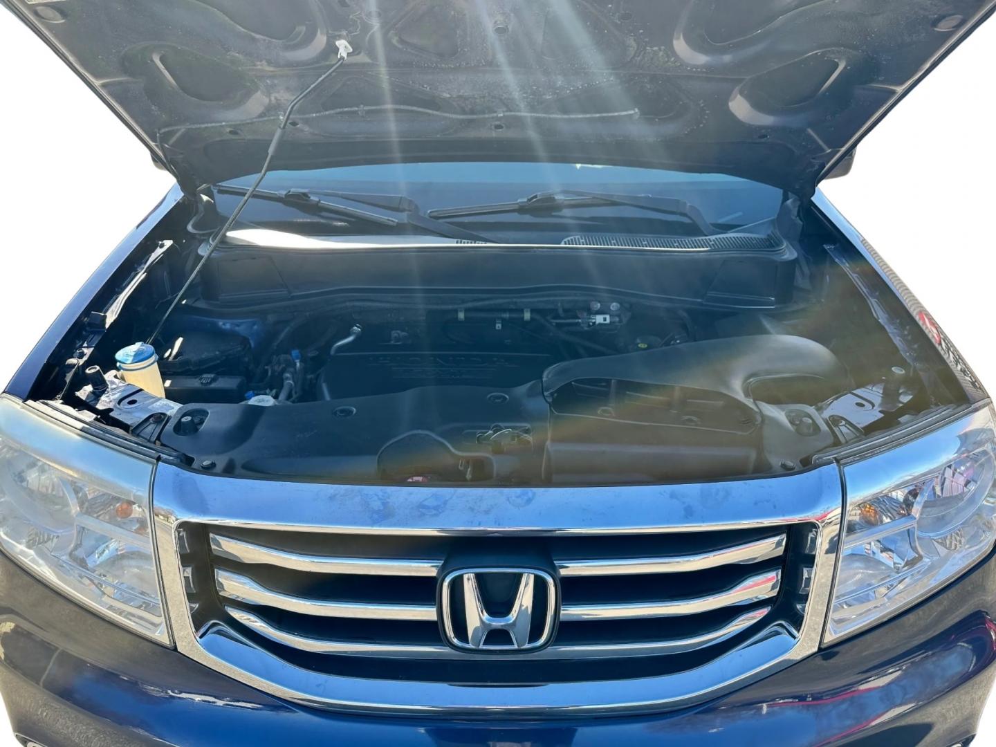 2015 Blue /Tan Honda Pilot EX-L (5FNYF4H73FB) with an 3.5L V6 engine, 5-Speed Automatic transmission, located at 547 E. Main St., Orwell, OH, 44076, (440) 437-5893, 41.535435, -80.847855 - Photo#13